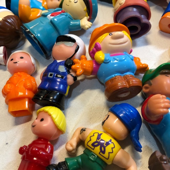 Lot Of 32 Vintage Toy People Little Tikes Mega Blocks Fisher Price - Picture 3 of 14